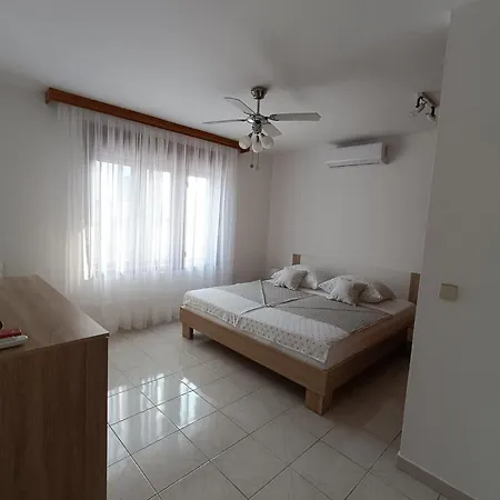 Latin Peruški