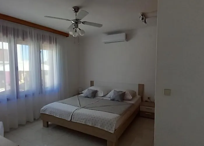 Latin * Peruški