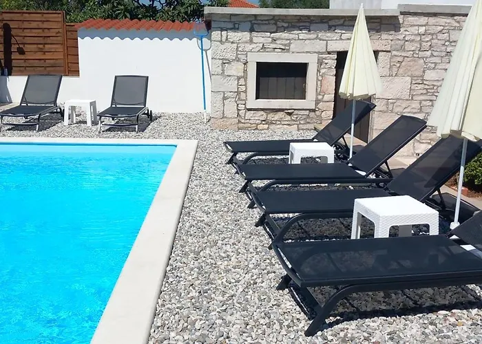 Latin Feriehus Peruški