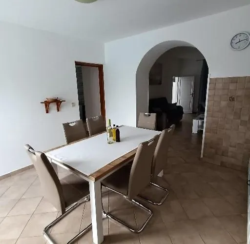 Feriehus Latin *