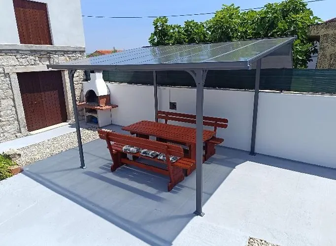 Latin Feriehus Peruški