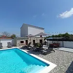 Latin * Peruški
